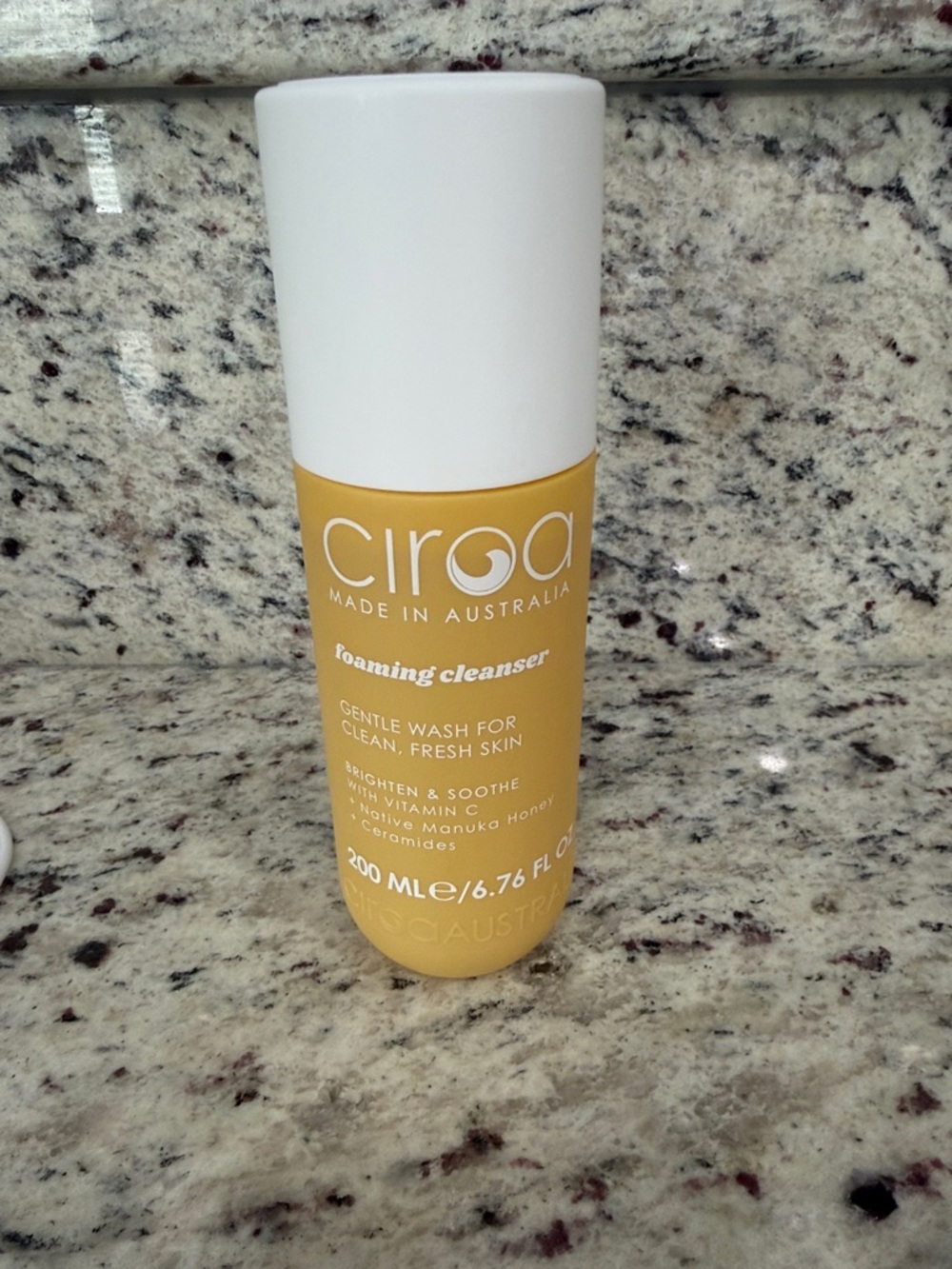 CIROA Foaming Face Cleanser with Vitamin C & Manuka Honey - Picture 2 of 4